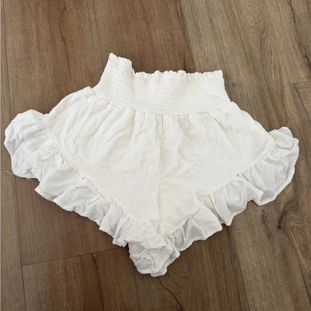 White Ruffled Shorts - Picture 2 of 3